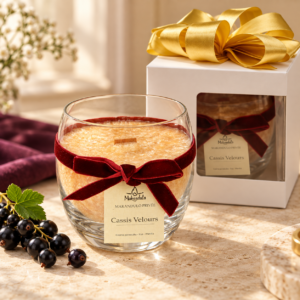 Świeca premium Cassis Velours MAKANDULO w przezroczystym szklanym kielichu